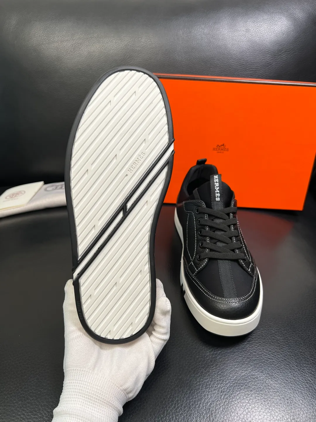 Men's shoes 💰700 Hermes High-quality top crafts Hermes counters are selling simultaneously with original factory configuration, original cowhide fabric imported from Italy, high-quality splicing technology, fully imported water-dyed cowhide lining, soles: original soles specially provided by the original factory are super comfortable, original factory and single goods are welcome to compare, code number 38-44 (customized 45)